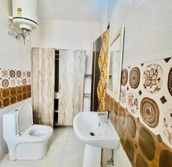 Triple Classic Room, Oyo Paradise Hotel Near Appu Ghar