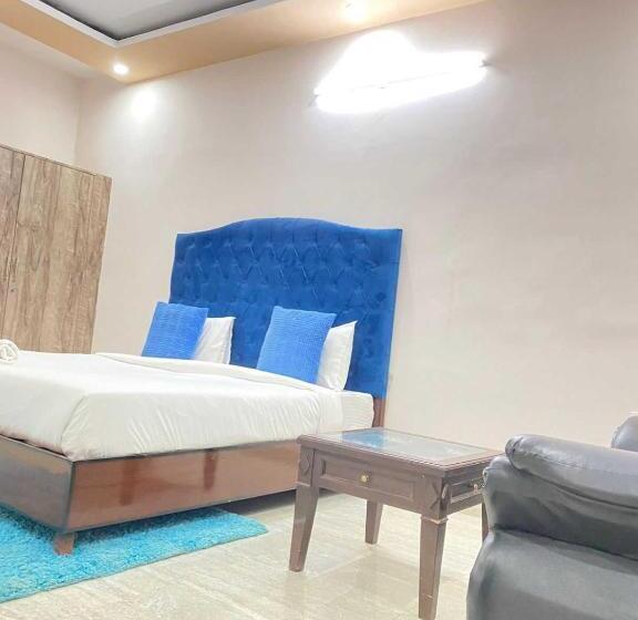 Triple Classic Room, Oyo Paradise Hotel Near Appu Ghar