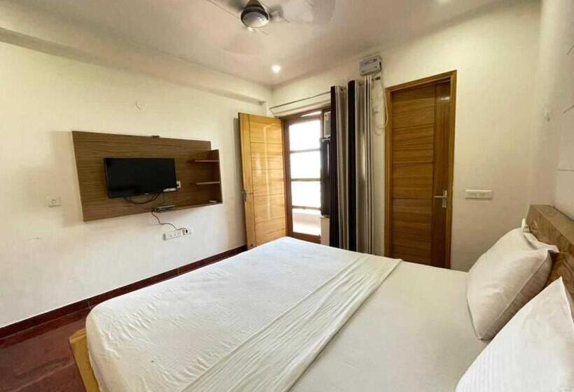 Triple Classic Room, Oyo Paradise Hotel Near Appu Ghar