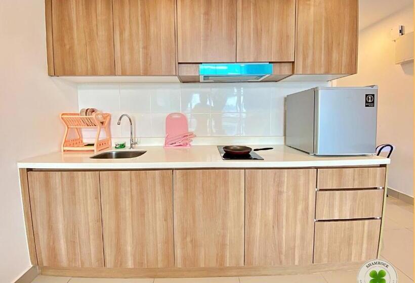 Номер Deluxe, Pacific Tower Petaling Jaya By Shamrock