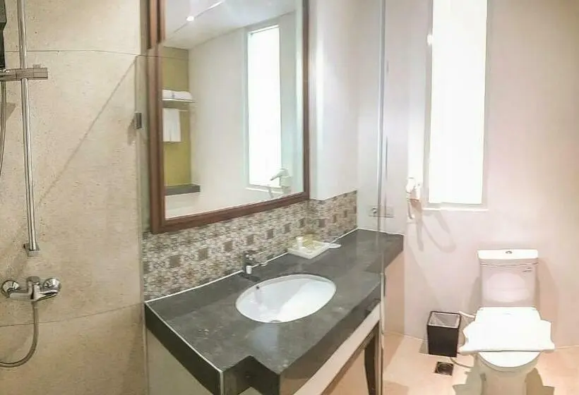 バルコニー付きデラックスルーム, Amartahills Hotel And Resort