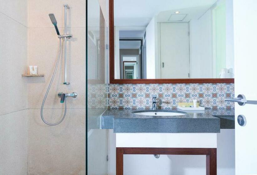 חדר דלוקס עם מרפסת, Amartahills Hotel And Resort