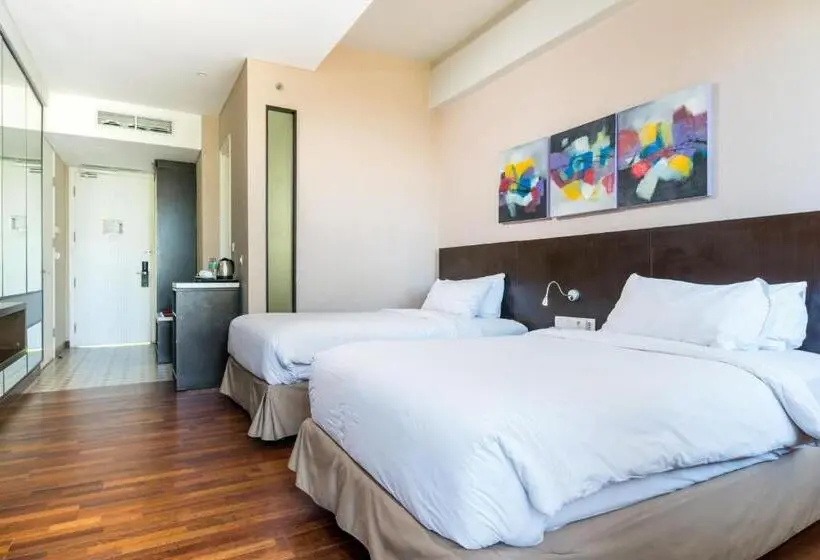バルコニー付きデラックスルーム, Amartahills Hotel And Resort