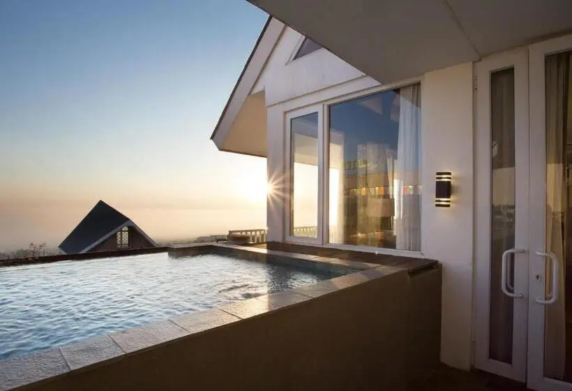 スイート, Amartahills Hotel And Resort