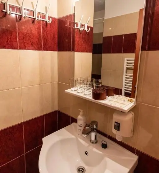 Standard Kolmen Hengen Huone, Fényes Vinorium