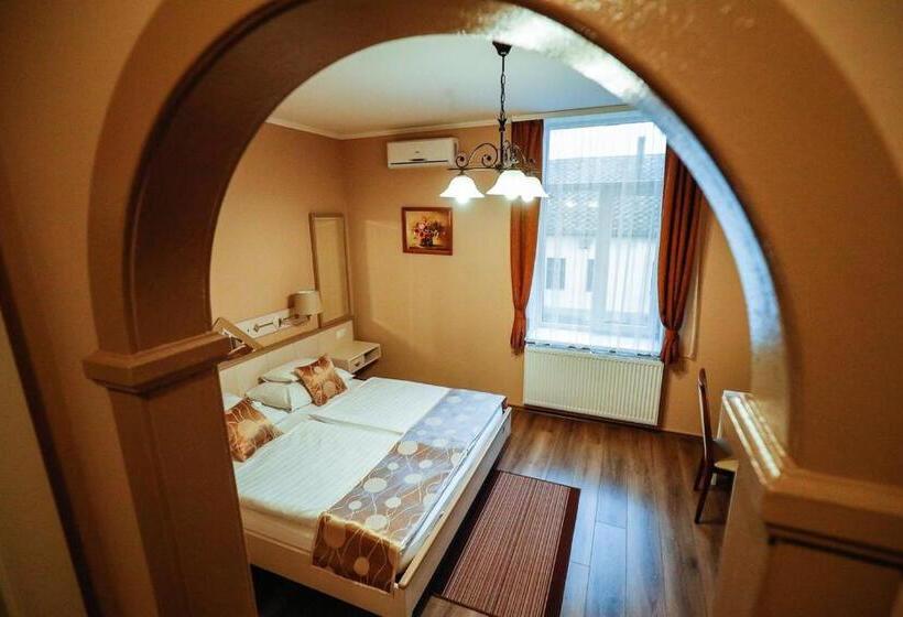 Номер Стандарт, Gőzmalom étterem és Panzió