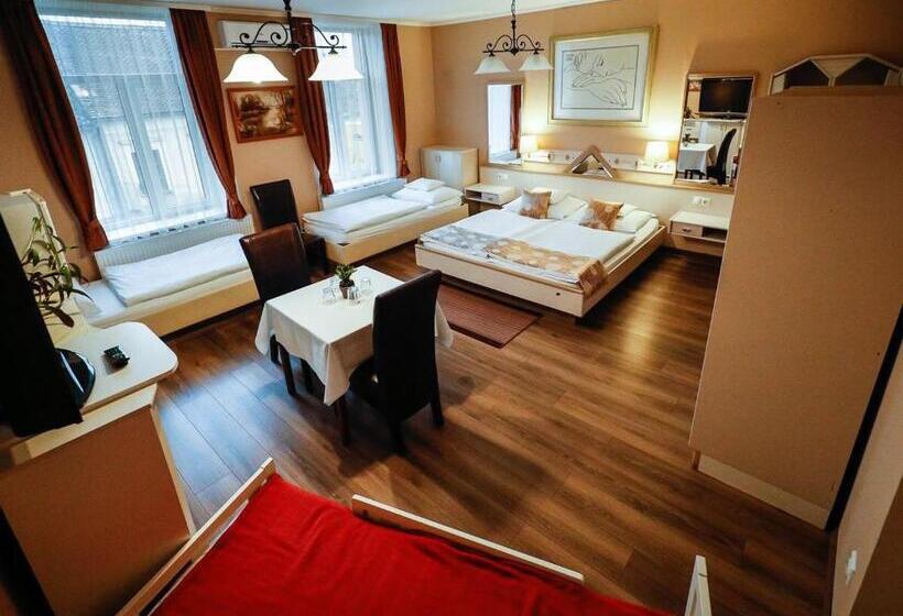 Семейный Номер, Gőzmalom étterem és Panzió