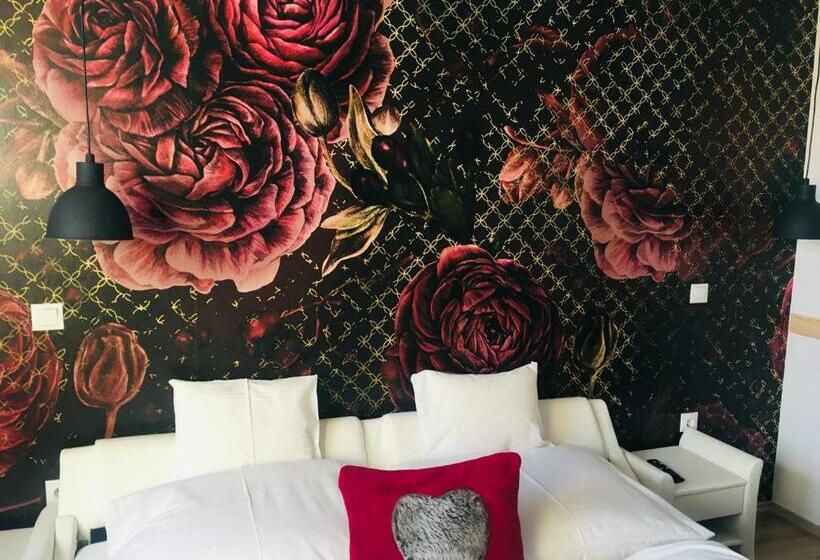 غرفة قياسية مزوَّدة بشُرفة, éjjelibagoly Vendégház