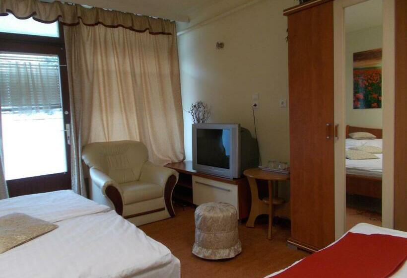 غرفة قياسية مزوَّدة بشُرفة, éjjelibagoly Vendégház