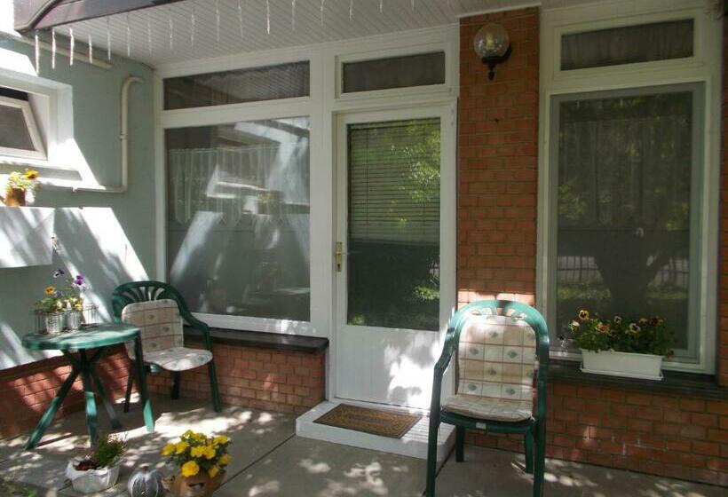 غرفة قياسية مزوَّدة بشُرفة, éjjelibagoly Vendégház