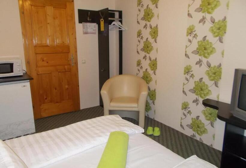 غرفة قياسية, éjjelibagoly Vendégház