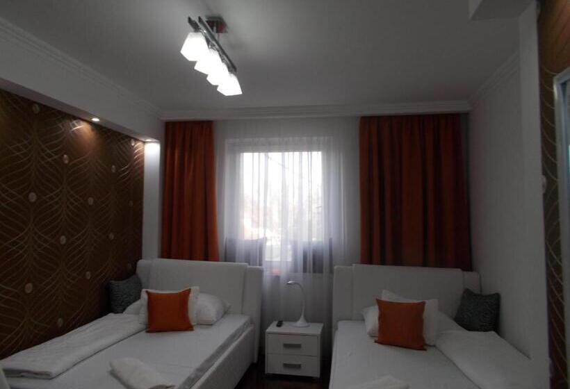 غرفة قياسية ثلاثية, éjjelibagoly Vendégház