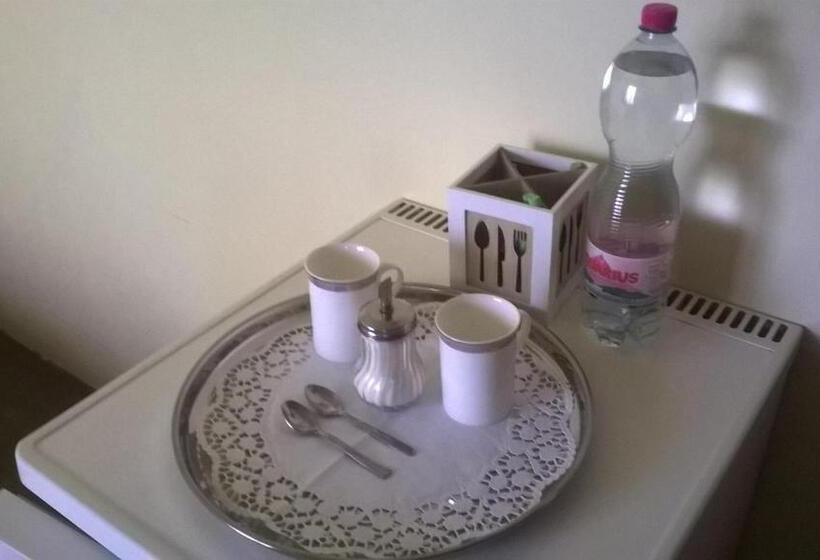 غرفة قياسية ثلاثية, éjjelibagoly Vendégház