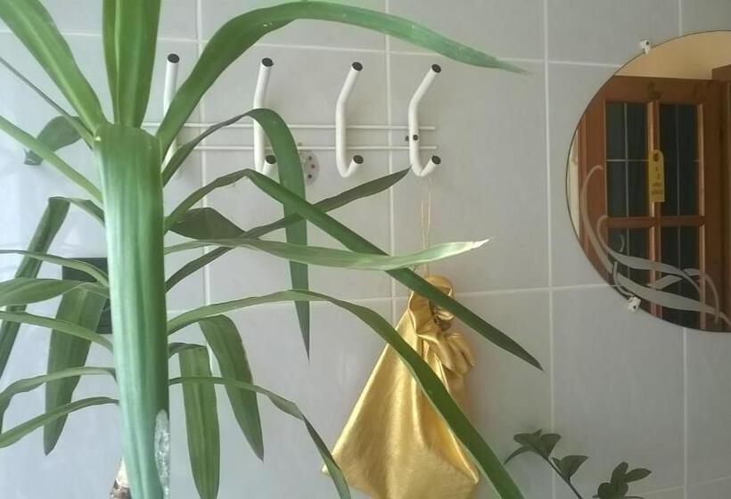 غرفة قياسية ثلاثية, éjjelibagoly Vendégház