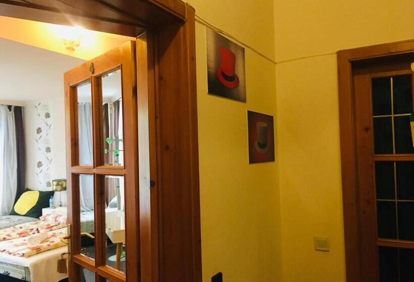 غرفة عائلية, éjjelibagoly Vendégház