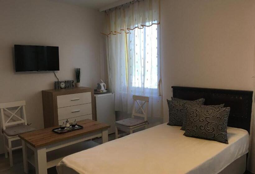 غرفة قياسية ثلاثية, éjjelibagoly Vendégház