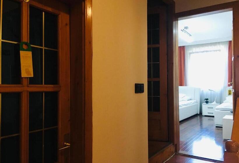 غرفة عائلية, éjjelibagoly Vendégház