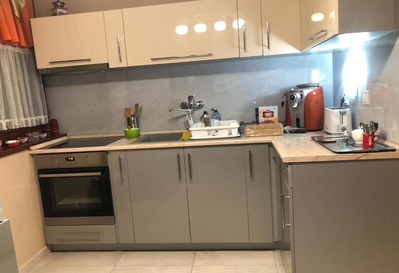 غرفة قياسية ثلاثية, éjjelibagoly Vendégház