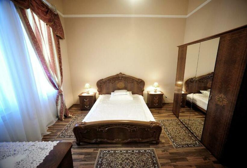 Люкс Вид на Город, Kakukk Panzió