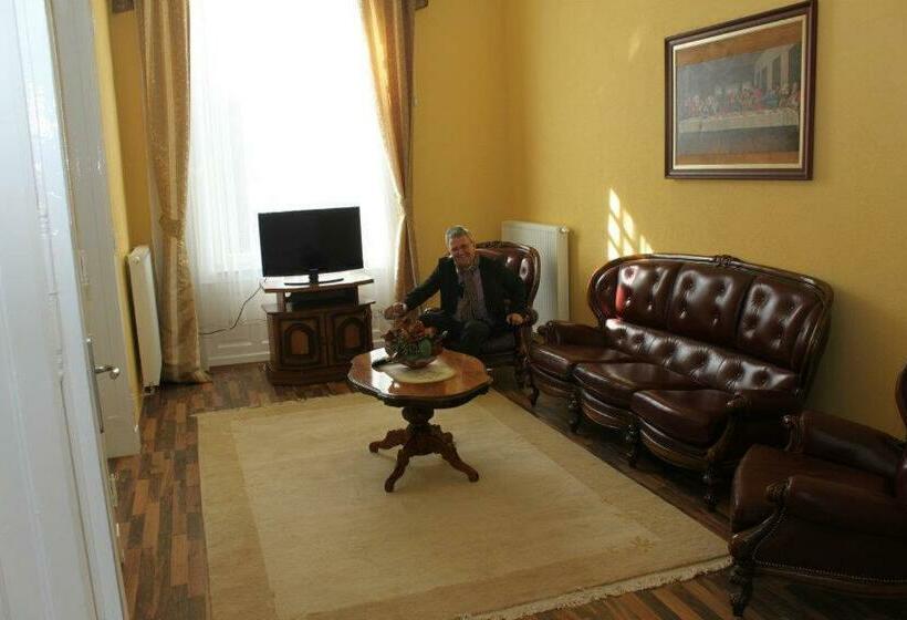 Люкс Вид на Город, Kakukk Panzió