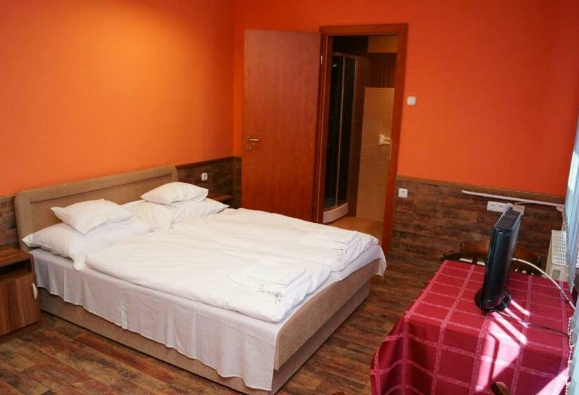 חדר סטנדרט, Malomudvar étterem Cukrászda Panzió és Rendezvényház