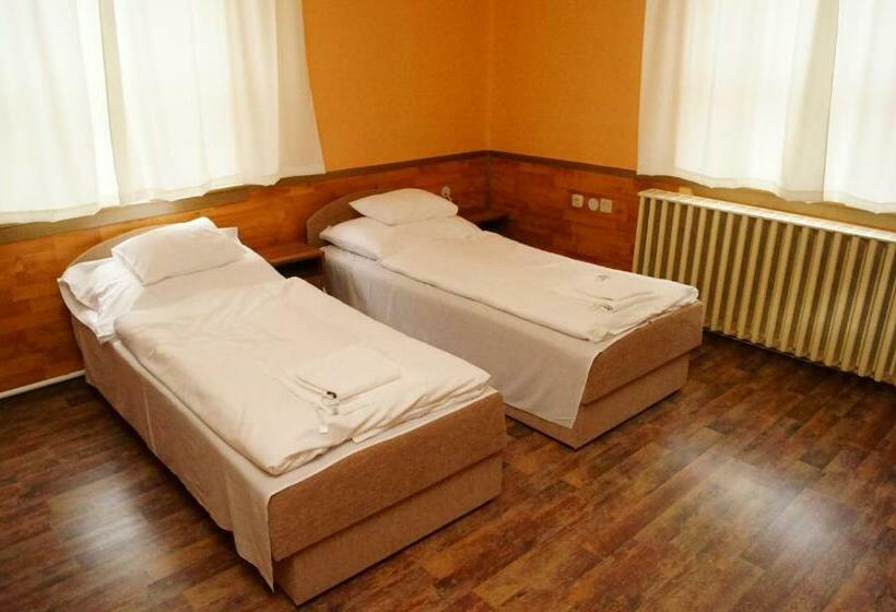 חדר סטנדרט, Malomudvar étterem Cukrászda Panzió és Rendezvényház