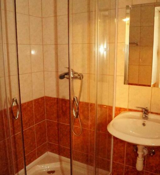 חדר בסיסי, Malomudvar étterem Cukrászda Panzió és Rendezvényház