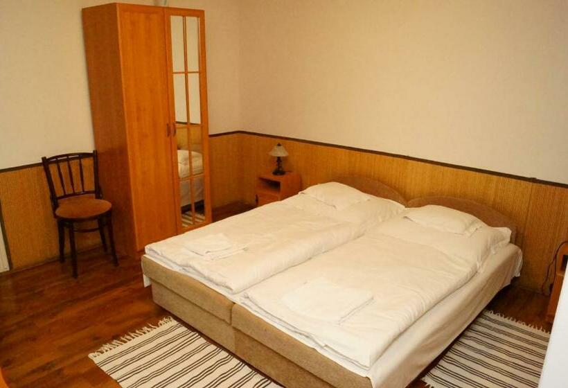 חדר בסיסי, Malomudvar étterem Cukrászda Panzió és Rendezvényház