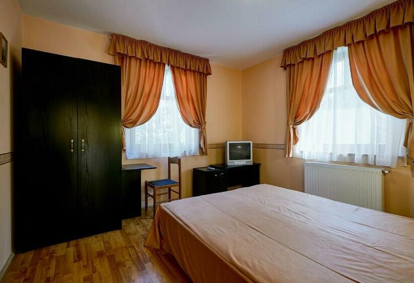 标准间, Pihenőkereszt Panzió