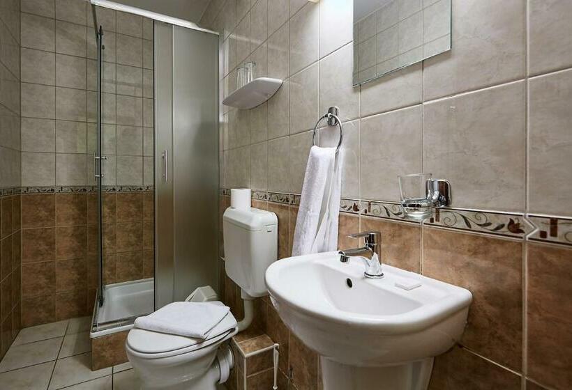 标准间, Pihenőkereszt Panzió