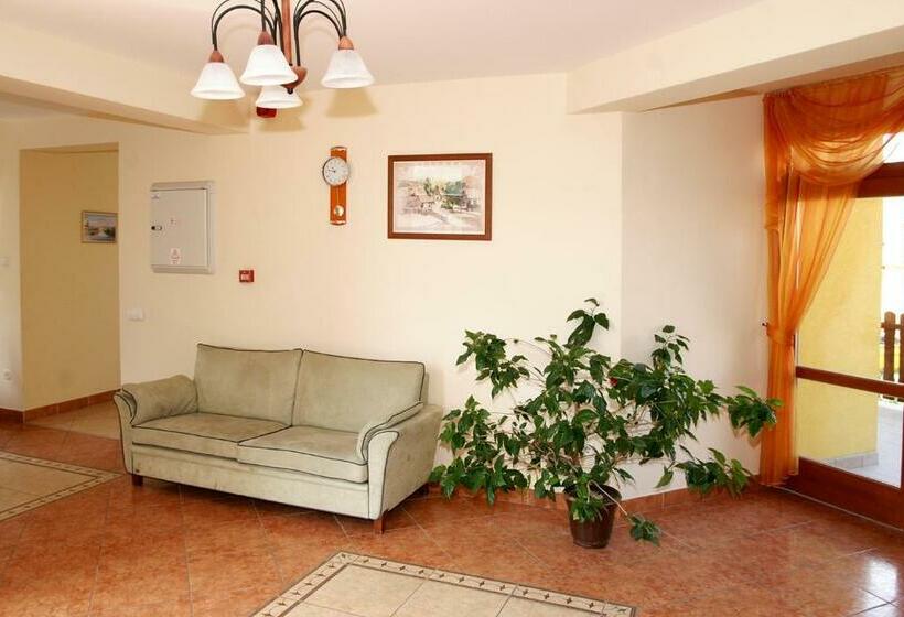 标准间, Pihenőkereszt Panzió