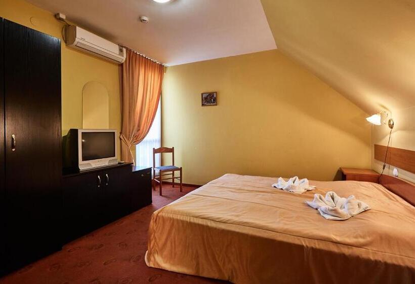 四人标准间, Pihenőkereszt Panzió