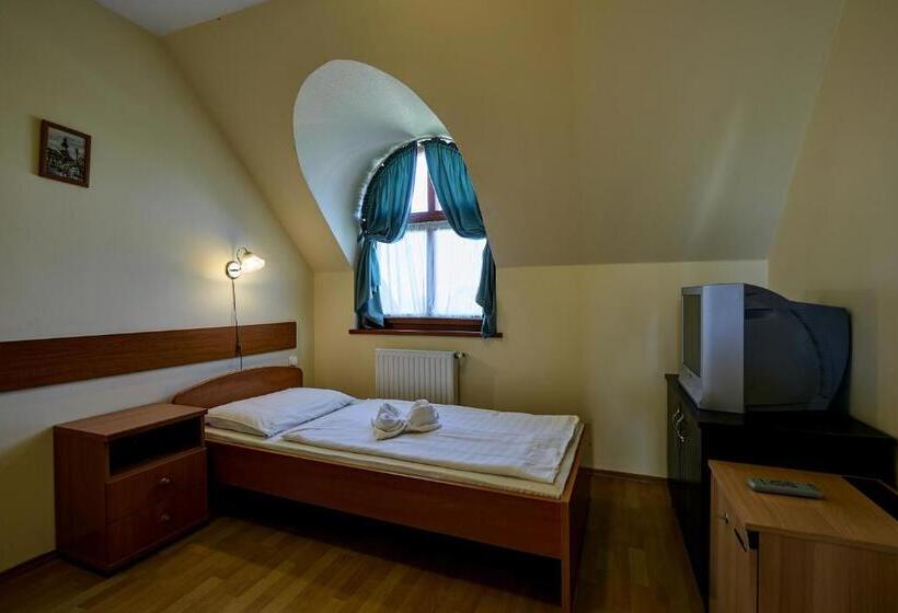 标准单人间, Pihenőkereszt Panzió