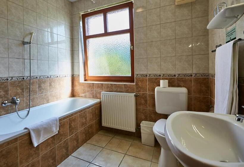 标准间, Pihenőkereszt Panzió