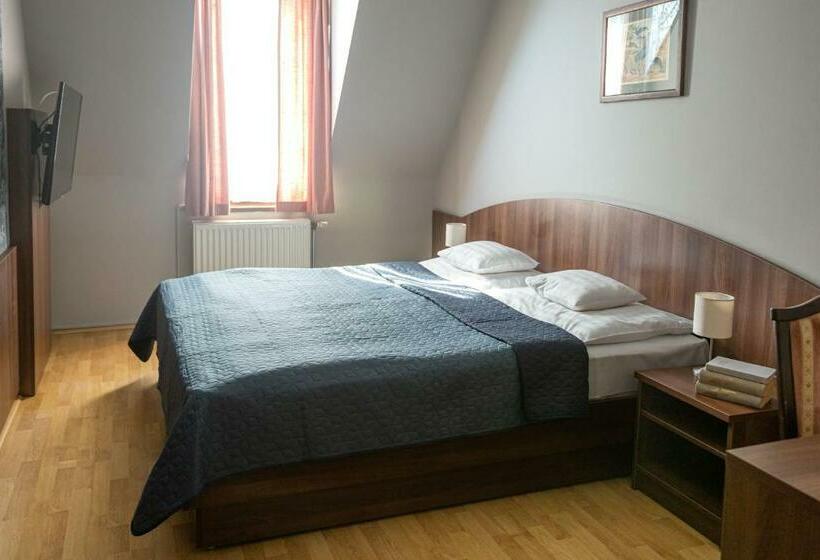 غرفة قياسية, Tercia Hubertus Panzió