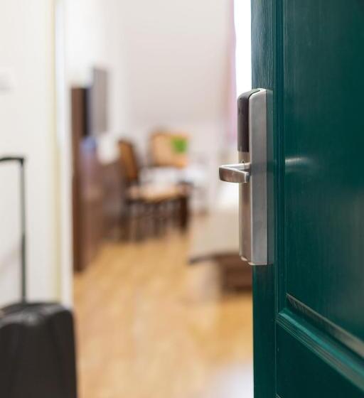 غرفة سوبيريور ثلاثية, Tercia Hubertus Panzió