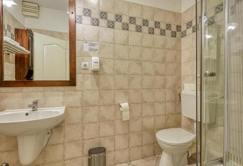 غرفة سوبيريور ثلاثية, Tercia Hubertus Panzió