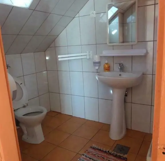 Standard Kolmen Hengen Huone, Táltos Vendégház