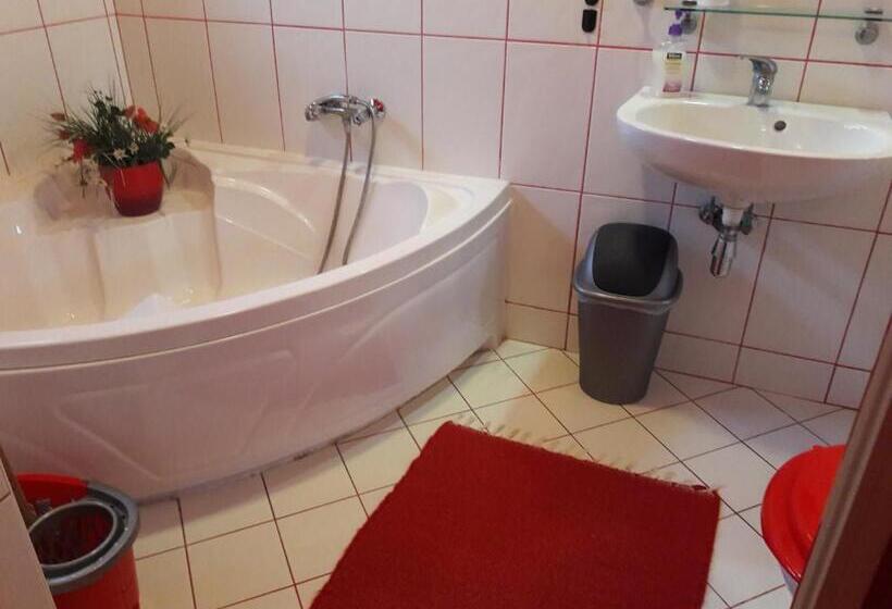 スタンダードトリプルルーム, Táltos Vendégház