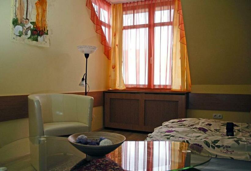 חדר סטנדרט לארבעה, Villa Sakura Panzió