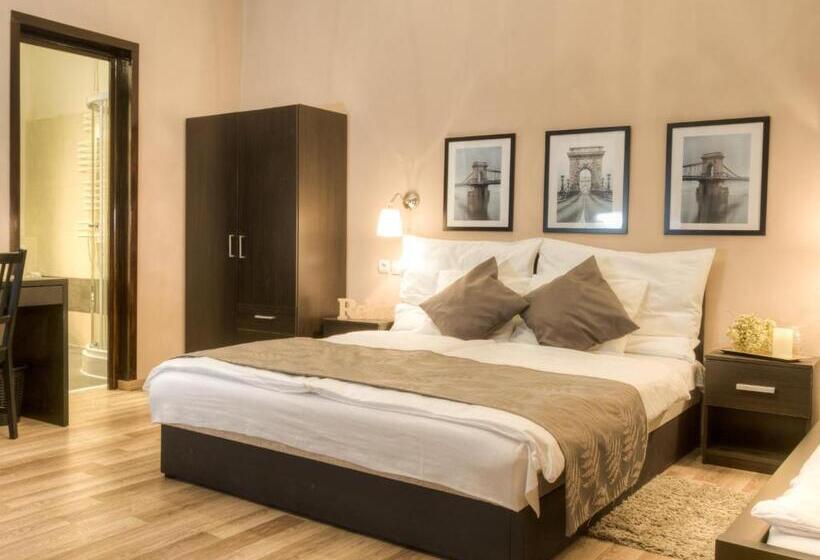 חדר סטנדרט לשלושה, Budapest Ville Bed & Breakfast
