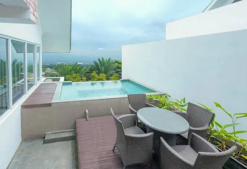 エクゼクティブスイート, Amartahills Hotel And Resort