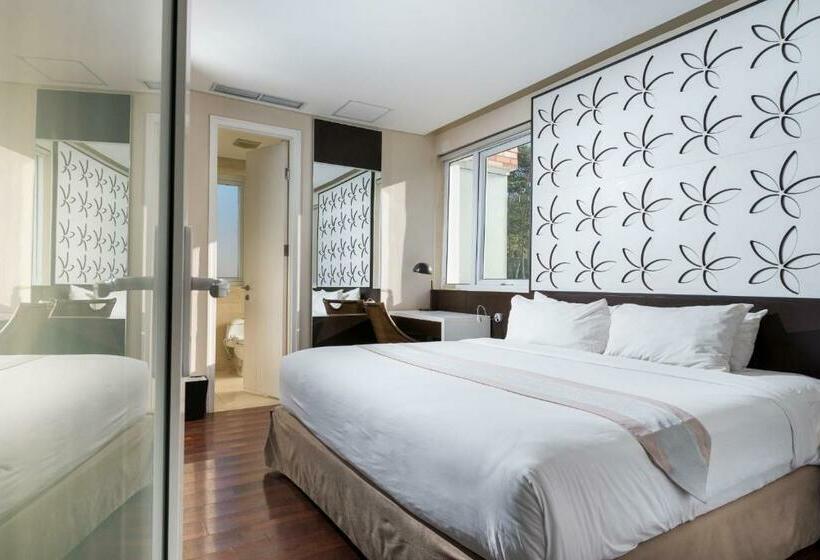 סוויטה אקזקיוטיב, Amartahills Hotel And Resort