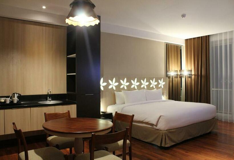 סוויטת ג'וניור עם מרפסת, Amartahills Hotel And Resort