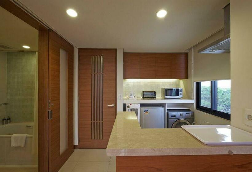 Номер Премиум, Axia South Cikarang Service Apartment