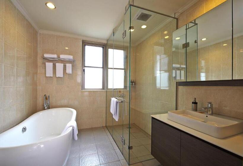 Люкс, Axia South Cikarang Service Apartment