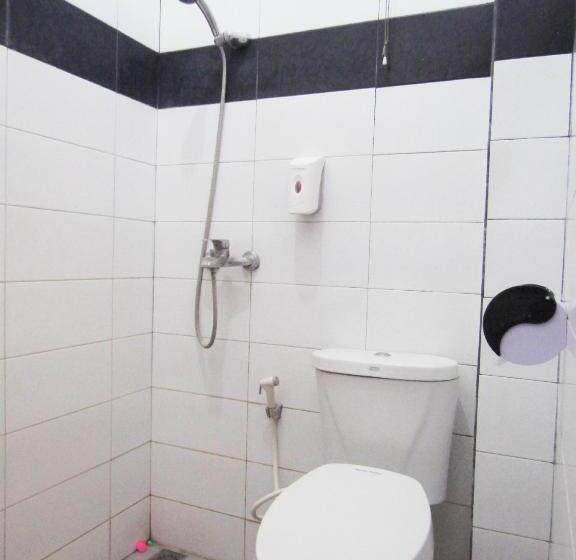 디럭스 룸, Bj Perdana