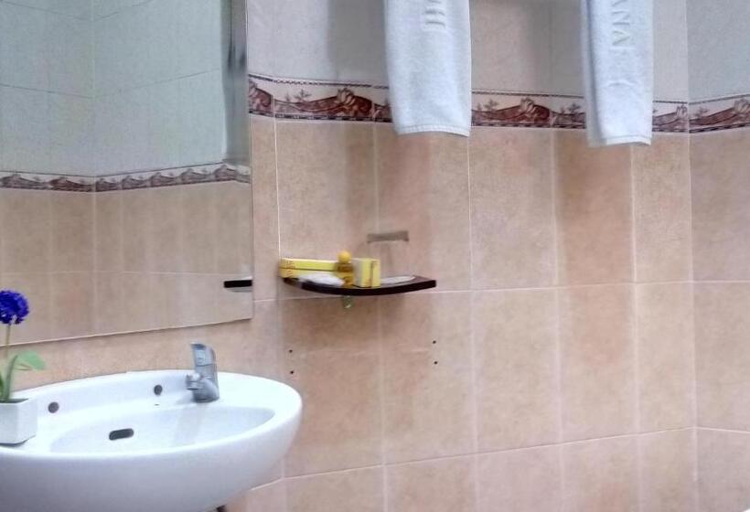 주니어 스위트, Bj Perdana