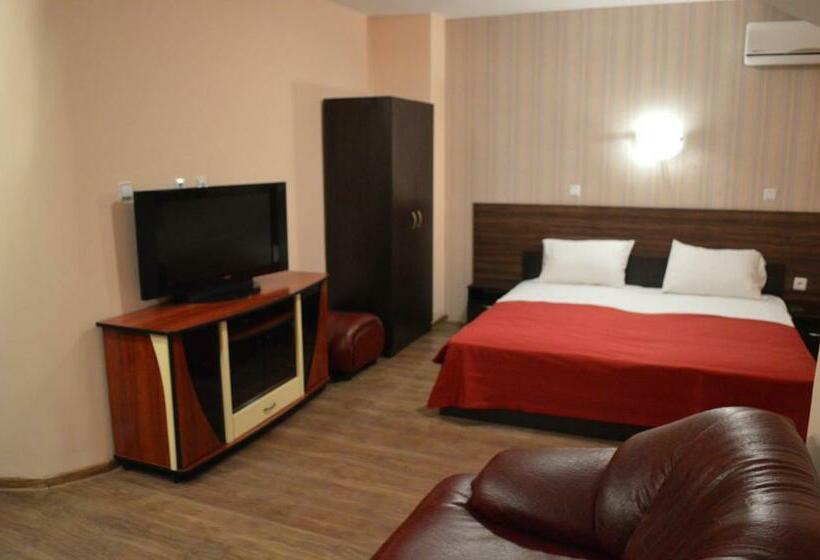 小型豪华套房, Bon Bon