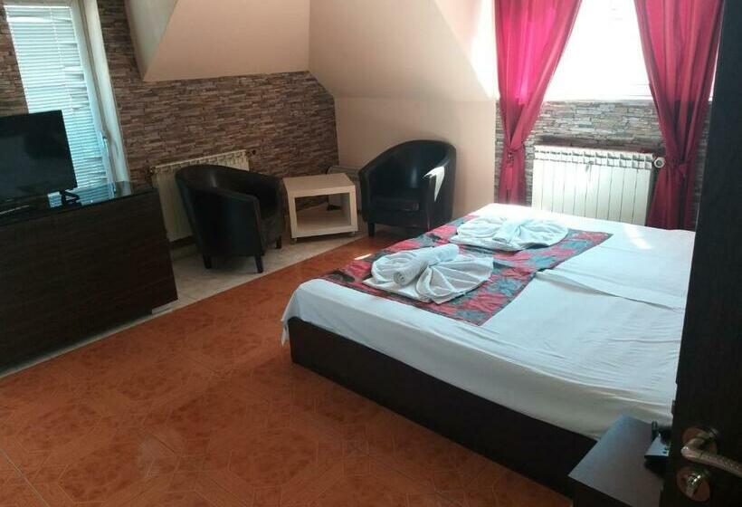 小型豪华套房, Bon Bon